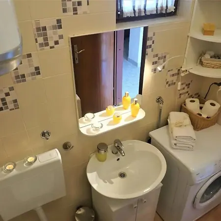 Modern With Private Patio, Bbq, And Close To Apartment *