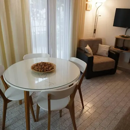 Modern With Private Patio, Bbq, And Close To *